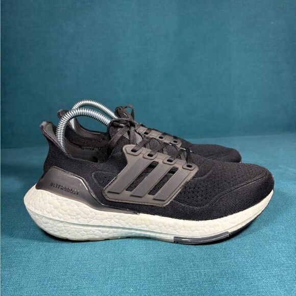 Size 7 - Women’s Adidas Ultraboost 21 Core Black shoes - Picture 3 of 9